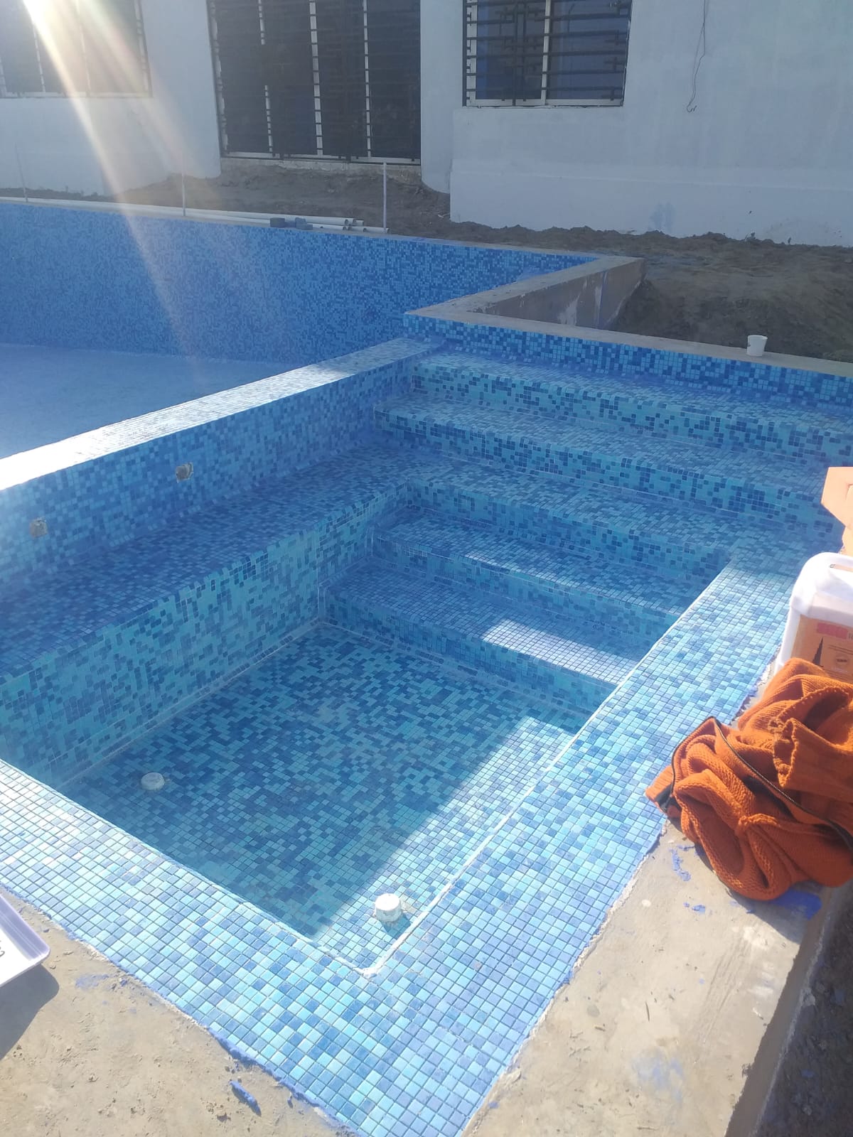 Pool with architectural detailing